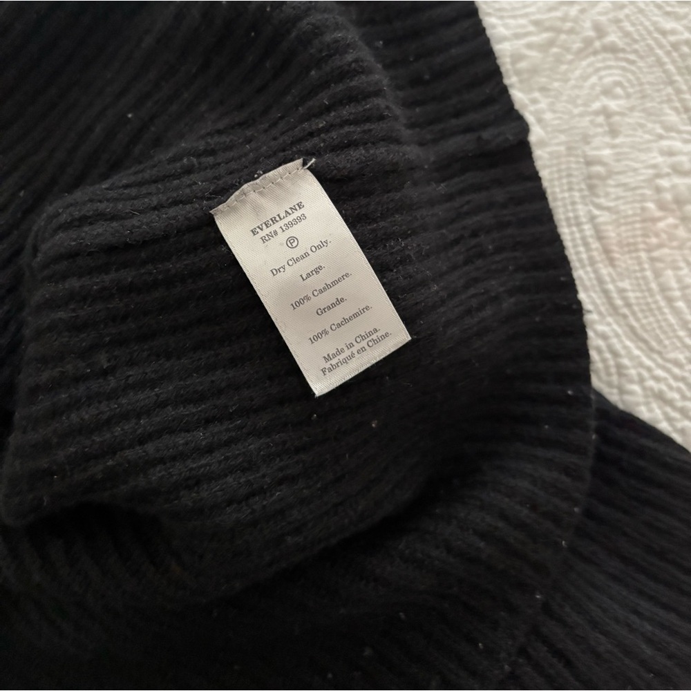Everlane Black Cashmere Rib V-Neck Pullover Sweater - Picture 4 of 4